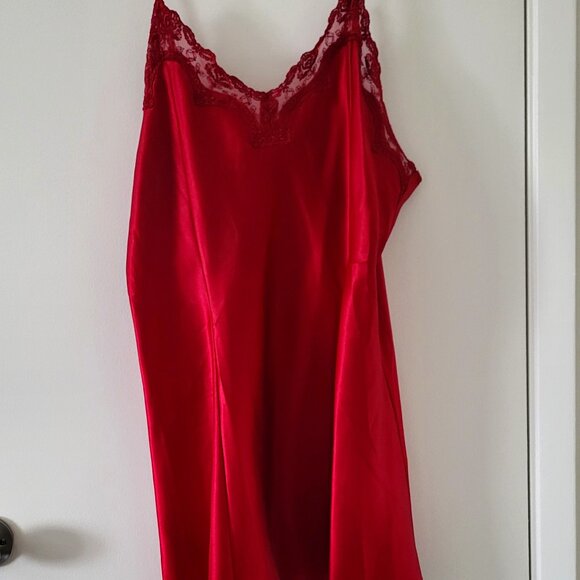 SECRET TREASURES LINGERIE - Picture 3 of 9